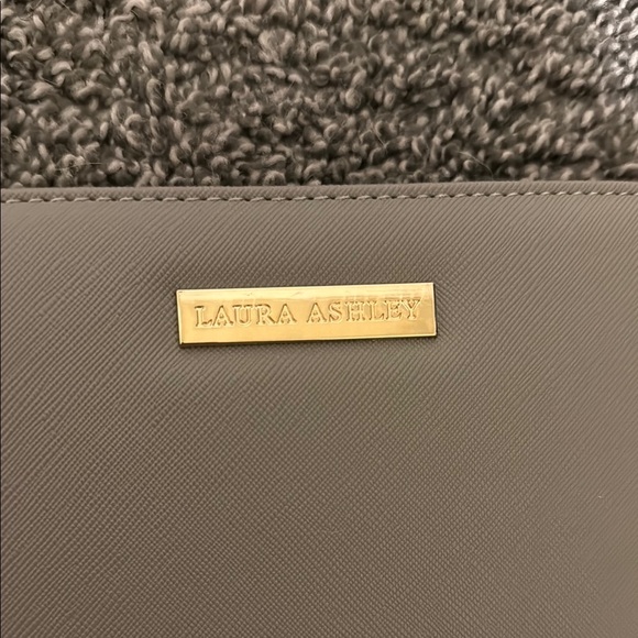 NWT Laura Ashley Gray Wallet Sleek Design Zip-Around - Picture 2 of 5